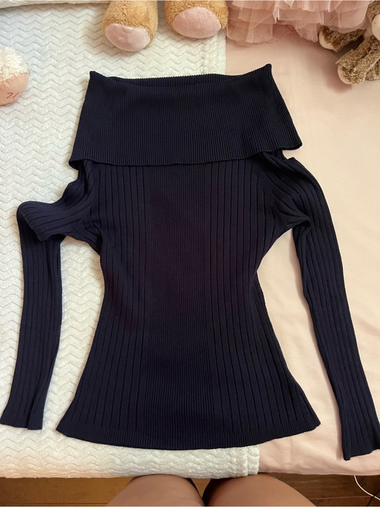 Majora Tops - Ribbed Off-Shoulder Knit Top in Navy Blue